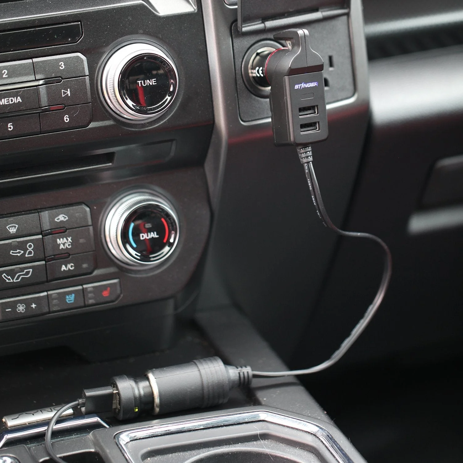 USB Car Charger Emergency Tool With Single Cigarette Lighter Connection - Image 2