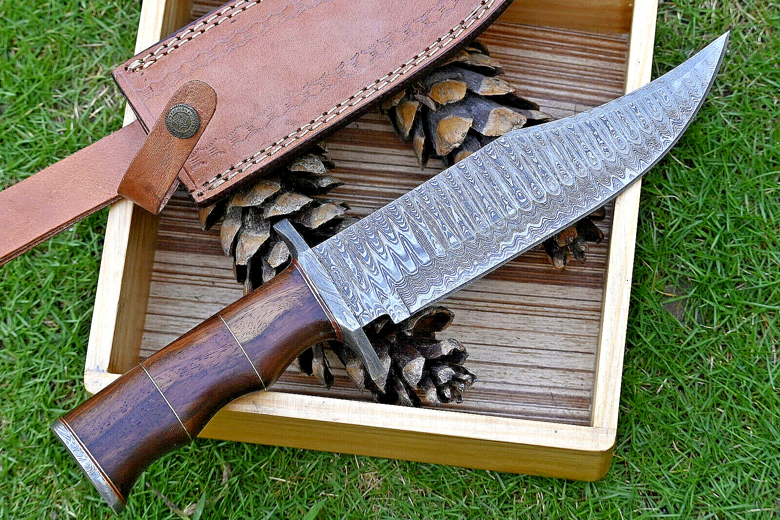 Wilderness Guardian: Hunting Bowie Knife with Damascus Steel Blade, Rosewood Handle, Brass Spacers, Damascus Guard, and Leather Sheath - Image 2