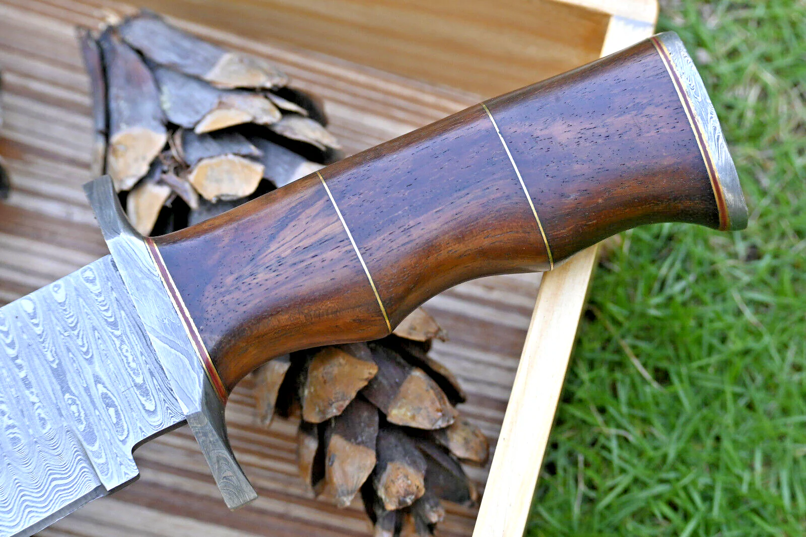 Wilderness Guardian: Hunting Bowie Knife with Damascus Steel Blade, Rosewood Handle, Brass Spacers, Damascus Guard, and Leather Sheath - Image 3