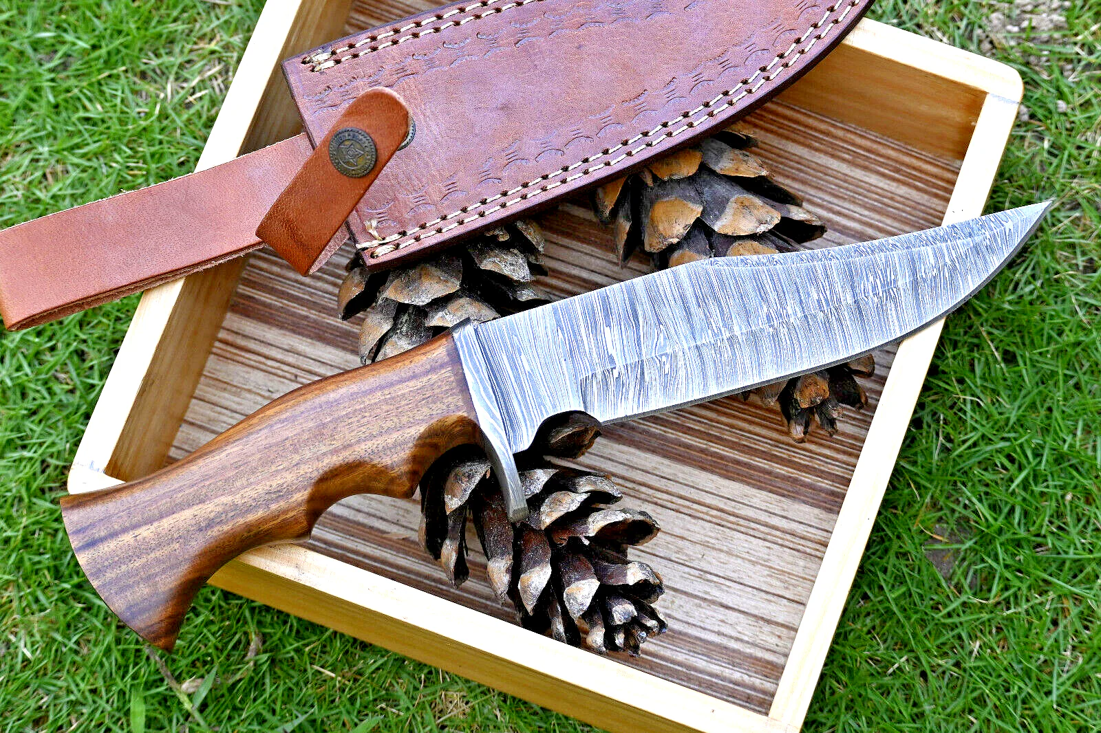 Wilderness Guardian: Hunting Knife with Damascus Steel Blade, Rosewood Handle, Damascus Guard, and Leather Sheath - Image 2
