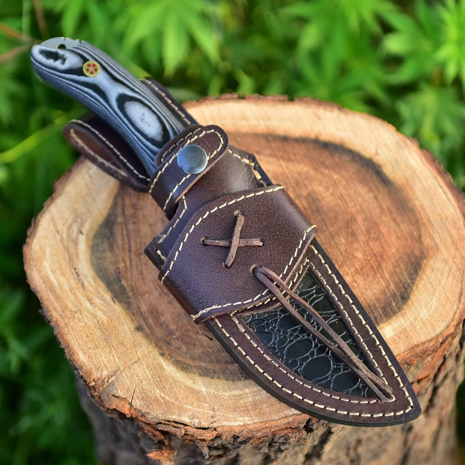 Wilderness Guardian: Hunting Knife with Twist Damascus Steel Blade, Micarta G10 Handle, and Leather Sheath - Image 4
