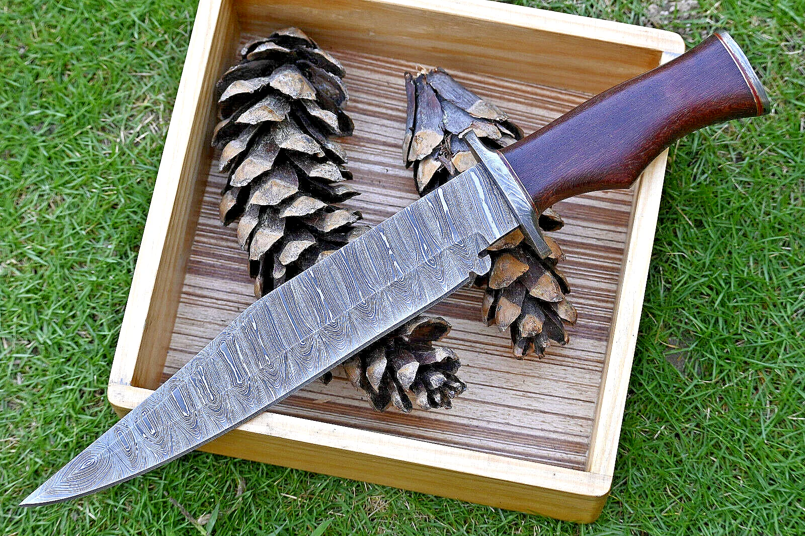 Wilderness Master: Hunting Bowie Knife with Damascus Steel Blade, Rosewood Handle, Damascus Guard, and Leather Sheath - Image 2