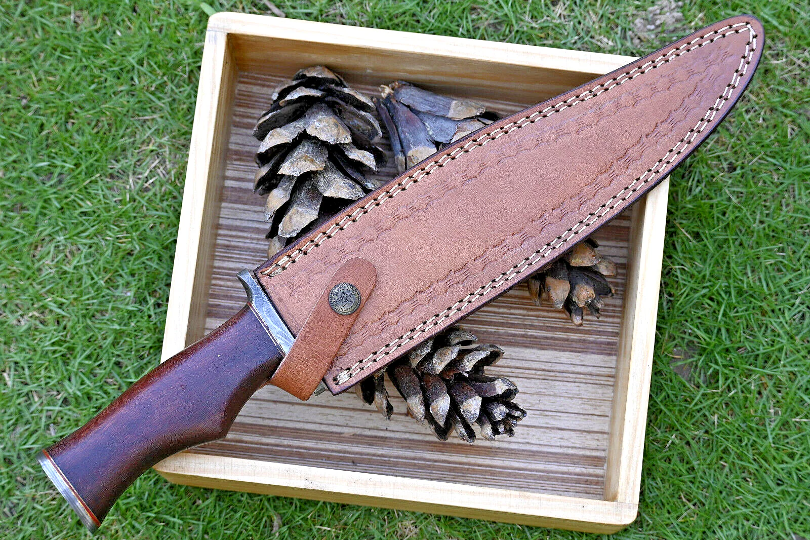 Wilderness Master: Hunting Bowie Knife with Damascus Steel Blade, Rosewood Handle, Damascus Guard, and Leather Sheath - Image 4