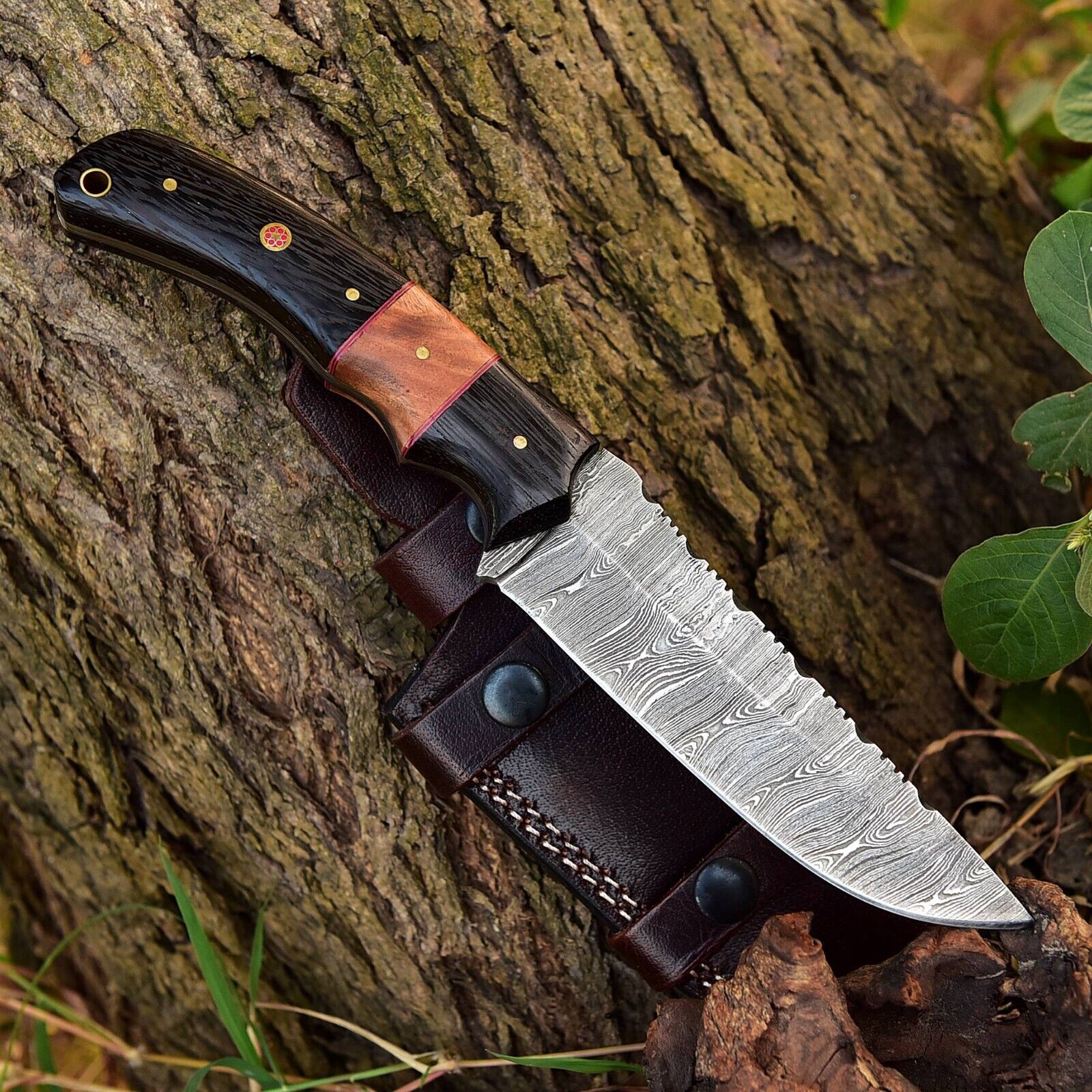 Wilderness Wanderer: Hunting Knife with Twist Damascus Steel Blade, Wenge Wood and Olivewood Handle, and Leather Sheath - Image 2