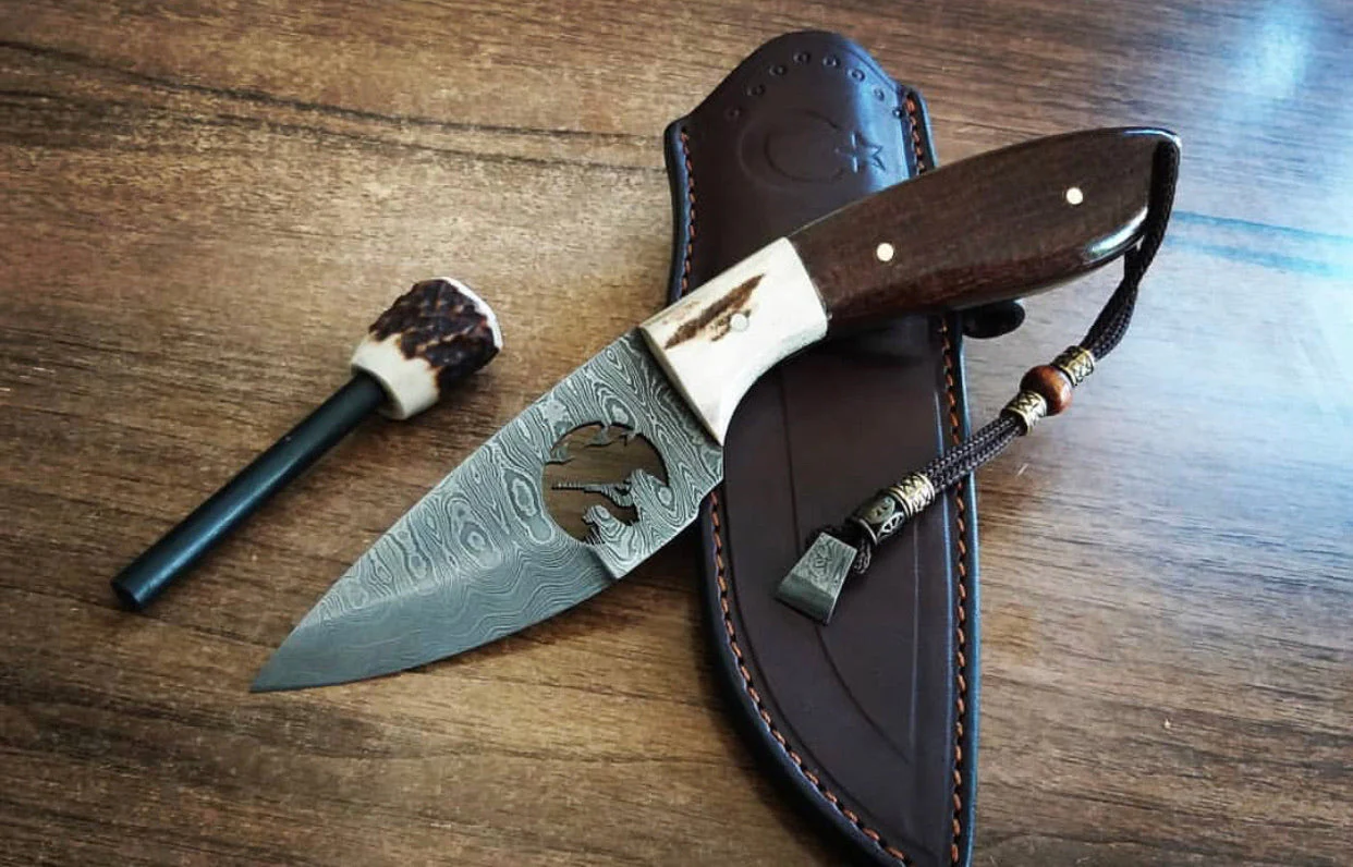 Wirecut Damascus Blade Hunting Knife - Image 2