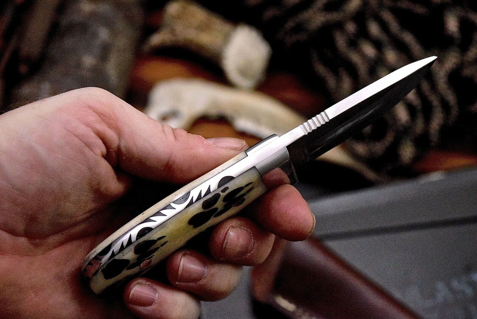 Wolf Paw Hunter’s VG10 Steel Knife – Scrimshaw Bone Handle - Image 3